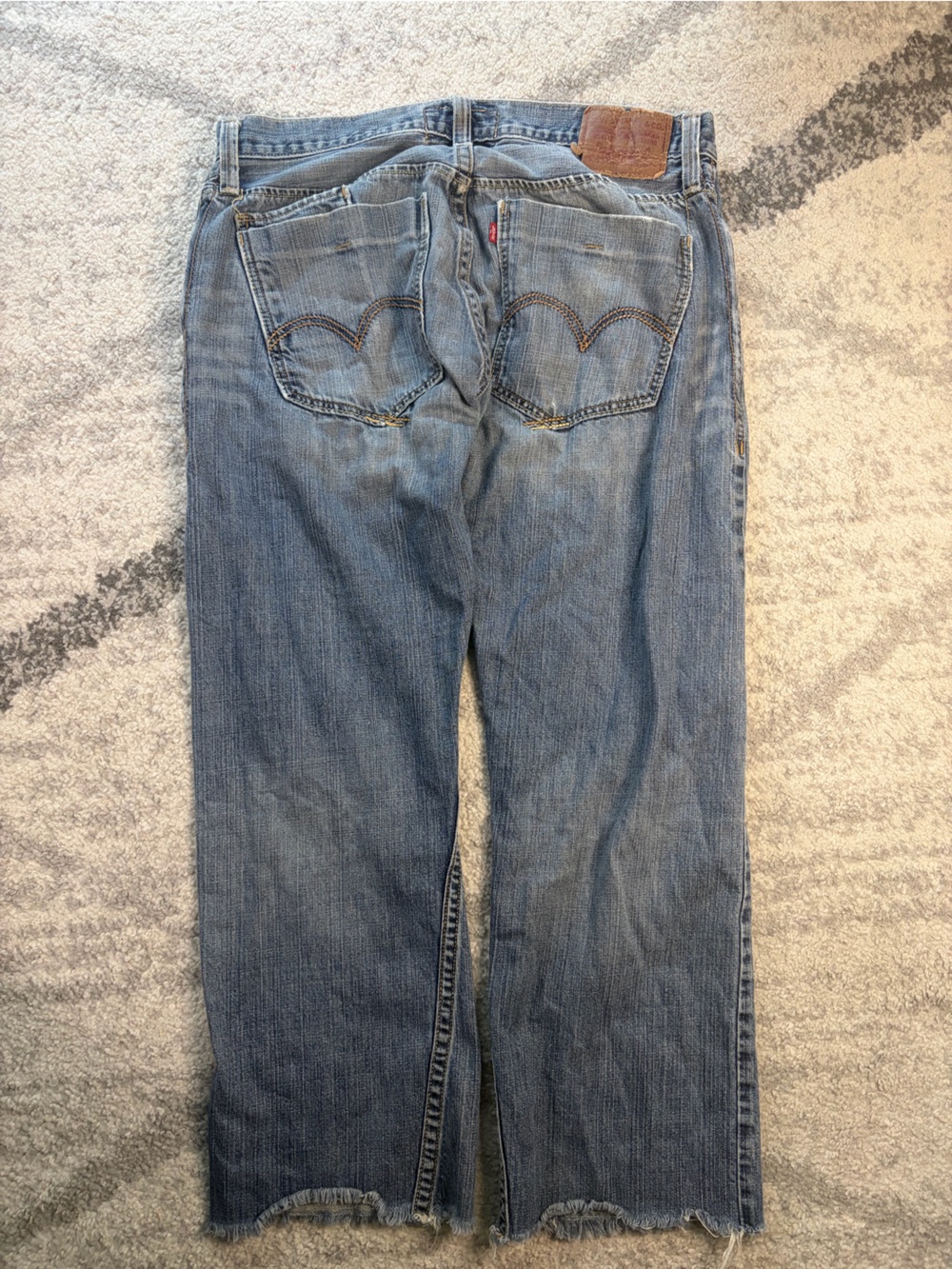 Levi’s 515 Slim Straight Women’s Jeans Size 36x32 Distressed Y2K Medium Wash - Picture 6 of 8